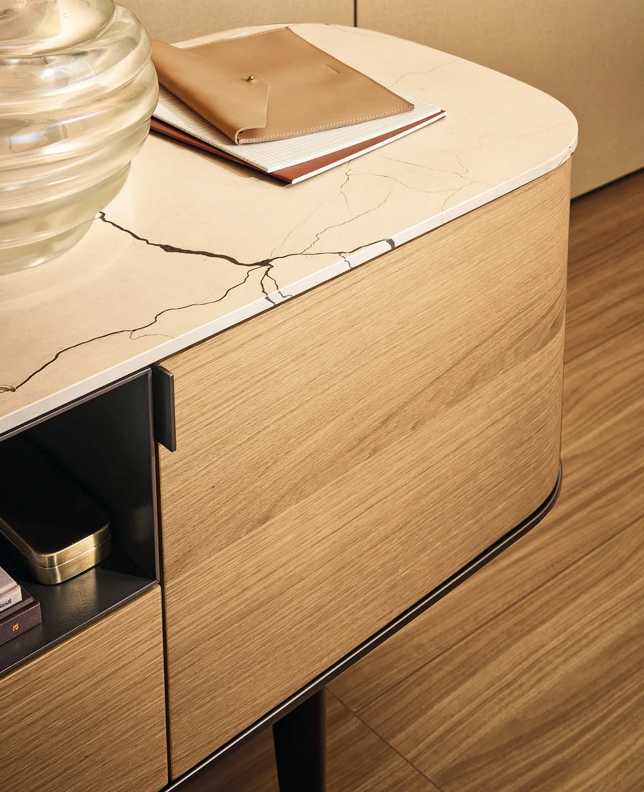 Symphony-Sideboard_Poliform_madie_SYMPHONY_01B_amb_834x989px_1300x1600_c