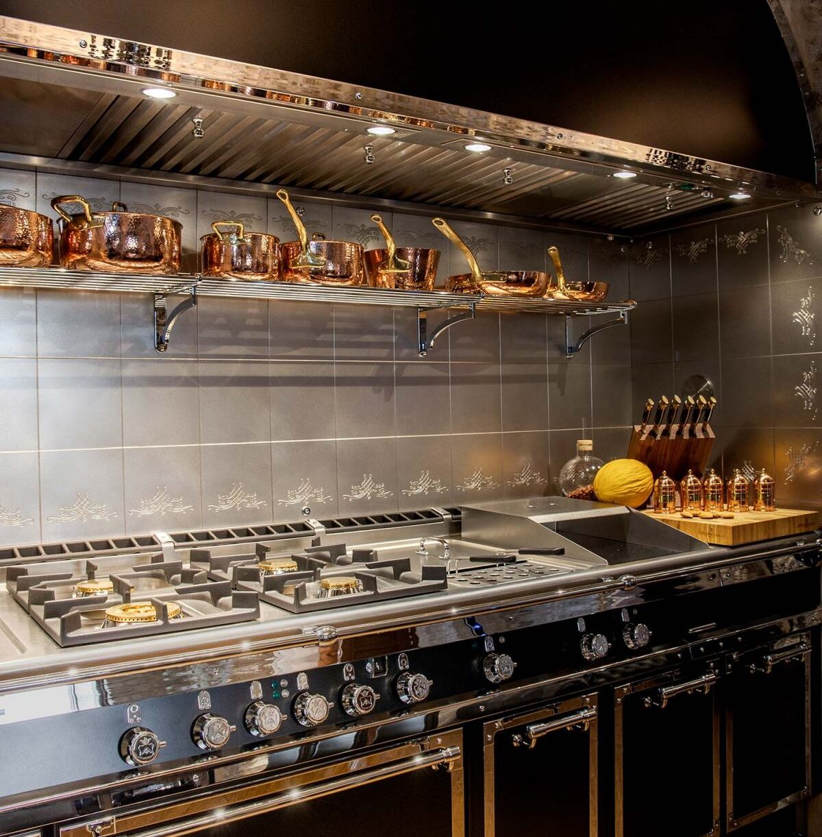 Galaxy Centre | Officine Gullo - BST Tailor Made Kitchens - Kiệt Tác Nhà Bếp Thiết Kế Độc Quyền