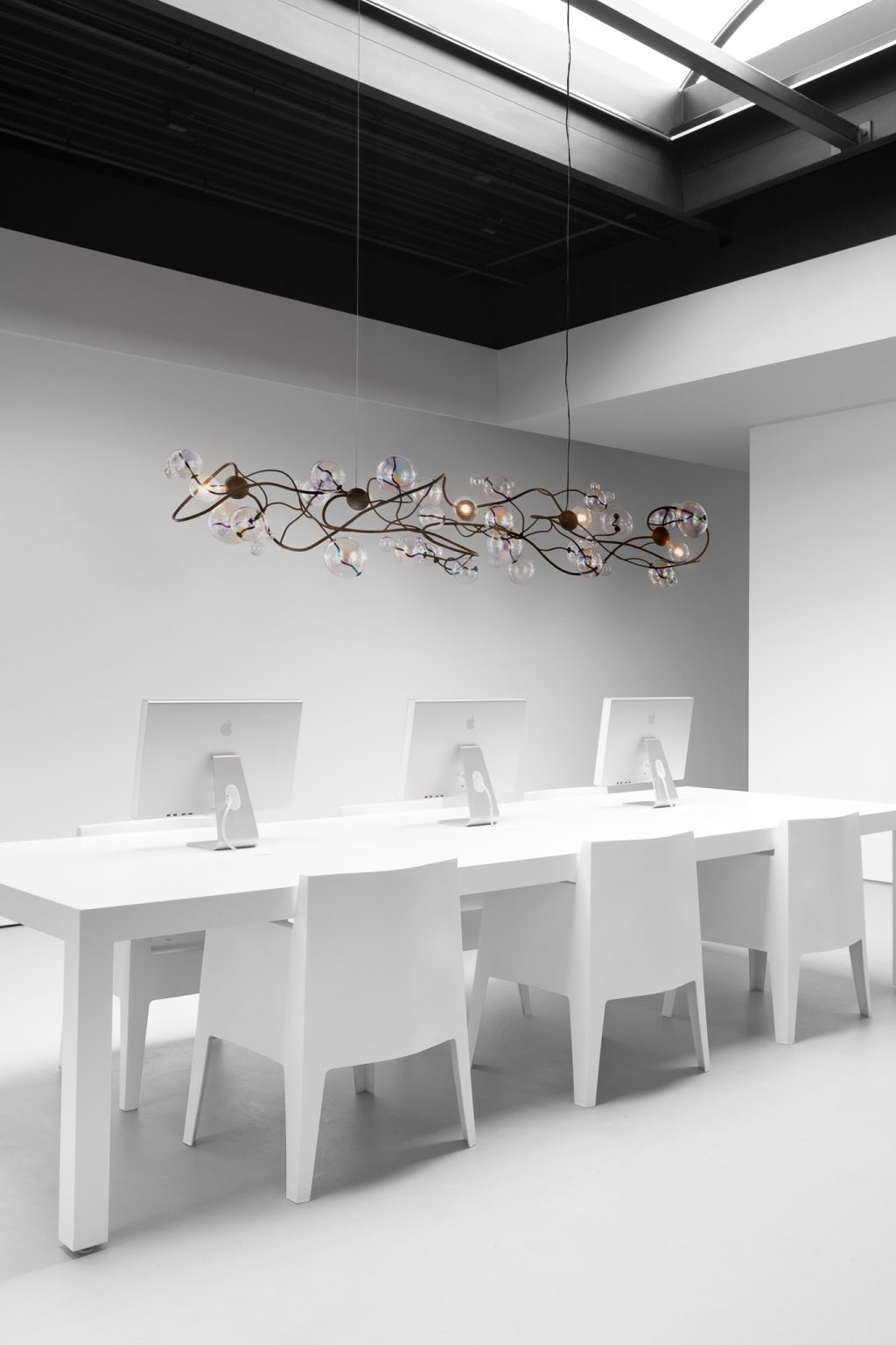 BvE_Bubbles-Flow_hanging-lamp-long_BUBFHL200BDP_bronze-dark-patina-finish_rendering_1-1024x1536-2