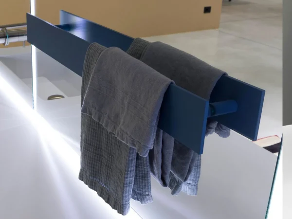 Galaxy Centre | Retta Towel Holder