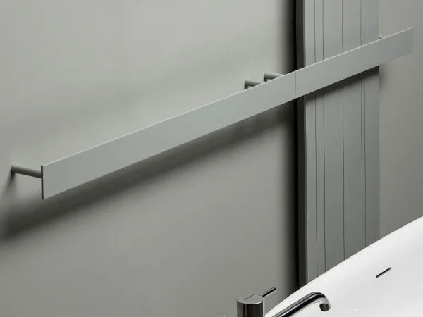 Galaxy Centre | Retta Towel Holder