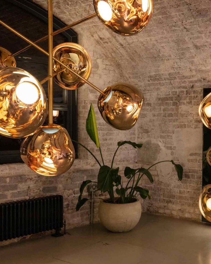 008_Tom_Dixon_Melt_Chandelier_Large_ambient_126312_Gold_b176907951274db80667d8ba2da925e1