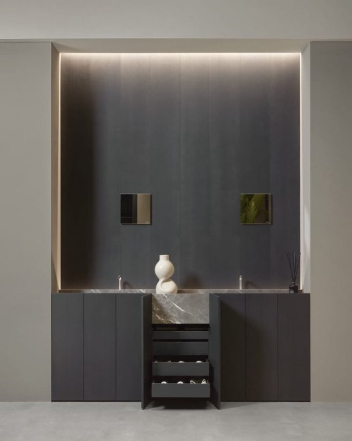 05_al_salone_del_mobile_2024_04_18_area_18_street_grigio_collemandina_01_ante_aperte_2_opt_1715007465522