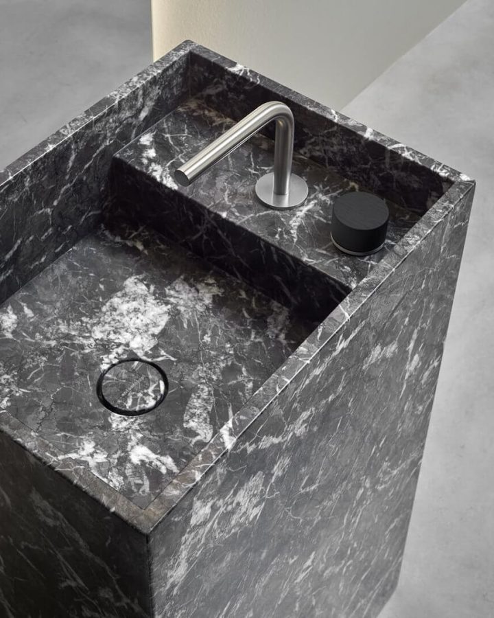 06_al_showroom_2024_05_13_streetfloor_grigio_lavico_04_manopola_rovere_grigio_var_w_1718094143826