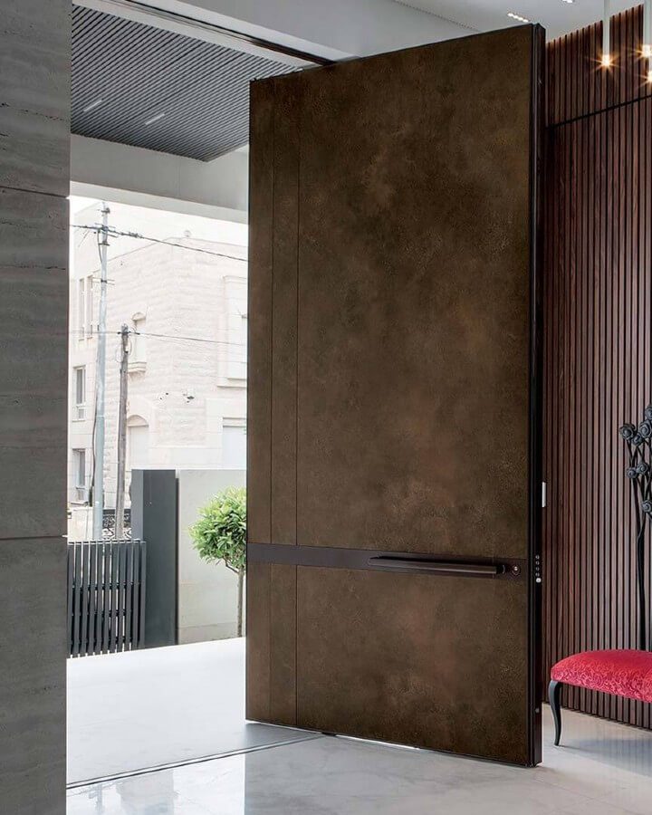 Synua-Pivot-Door-Corten