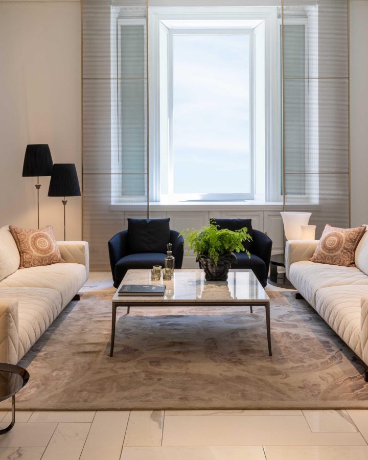 Versace-Home-Discovery-sofas_La-Greca-armchairs_Stiletto-ct_Gold-Unique-scaled
